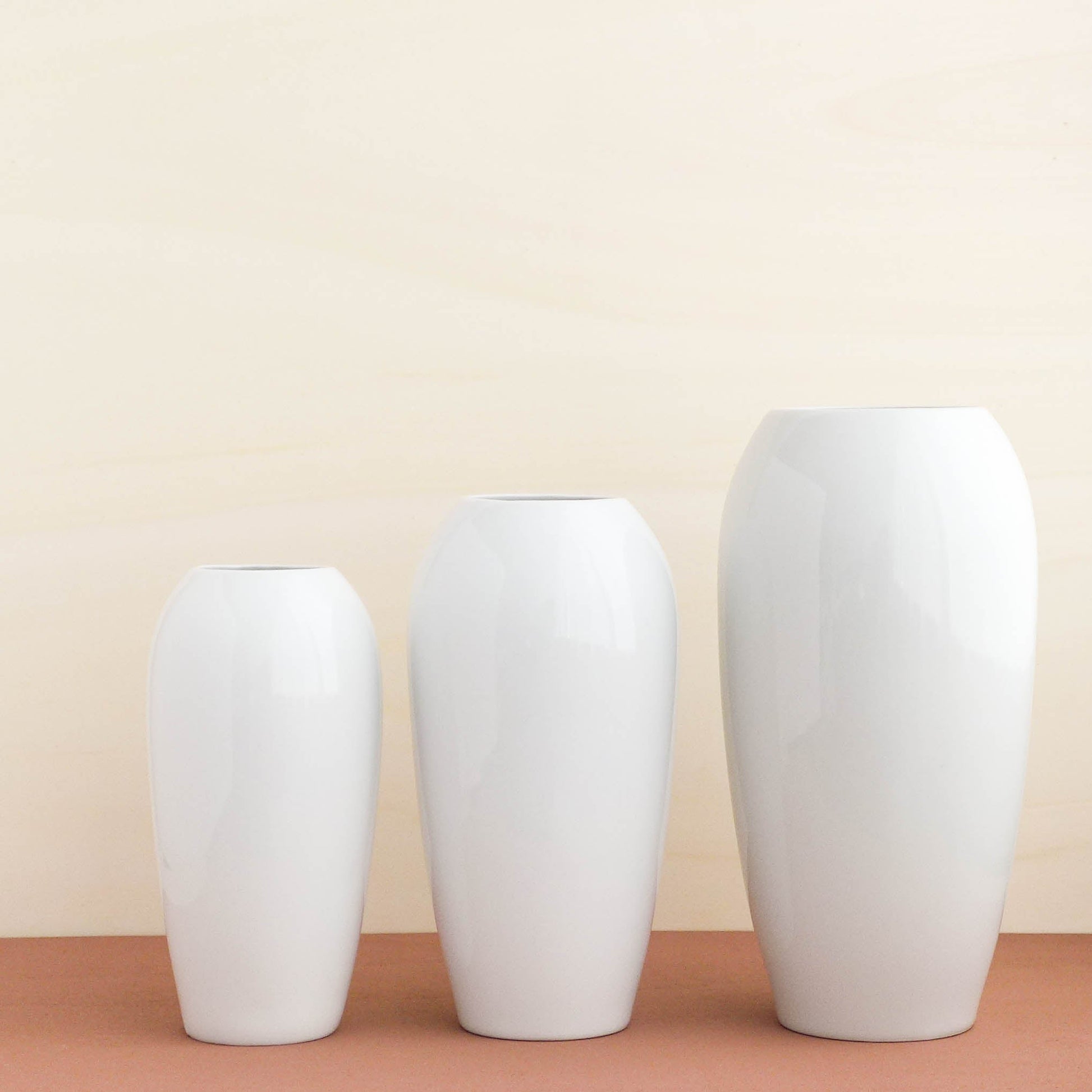 Vase aus weißem Porzellan Vase Lindner Porzellan