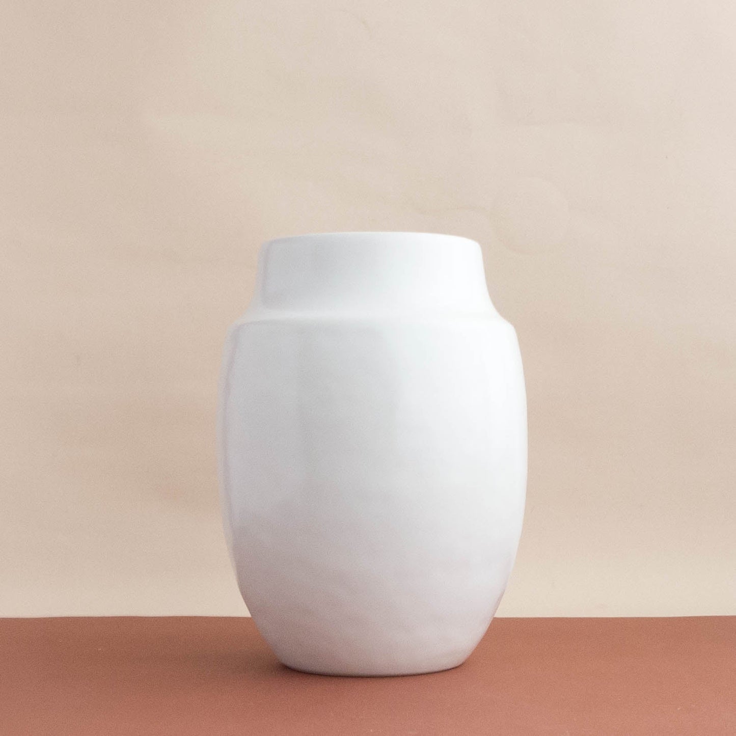 Vase aus weißer Keramik Vase nōs store Berlin